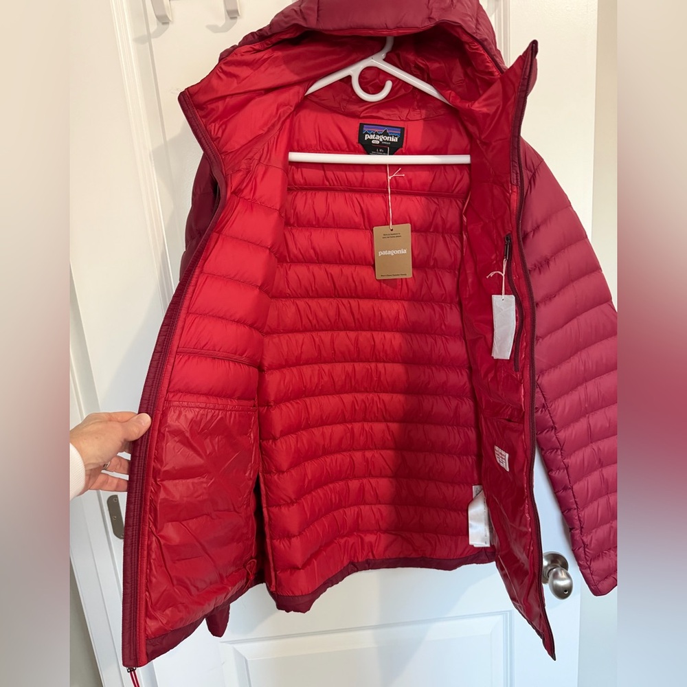 Patagonia Men’s Down Sweater Hoody Carmine Red Size Large NWT - Picture 6 of 11